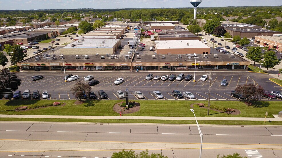 670-698 S Barrington Rd, Suite, Streamwood, IL for rent - Building Photo - Image 1 of 4