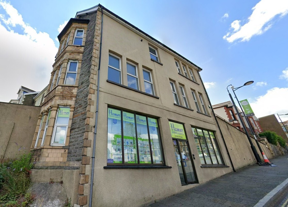 45 Cardiff Rd, Bargoed to rent Primary Photo- Image 1 of 2