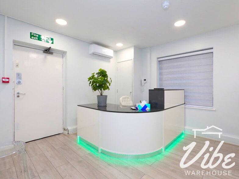 214-218 High Rd, London to rent - Building Photo - Image 1 of 8