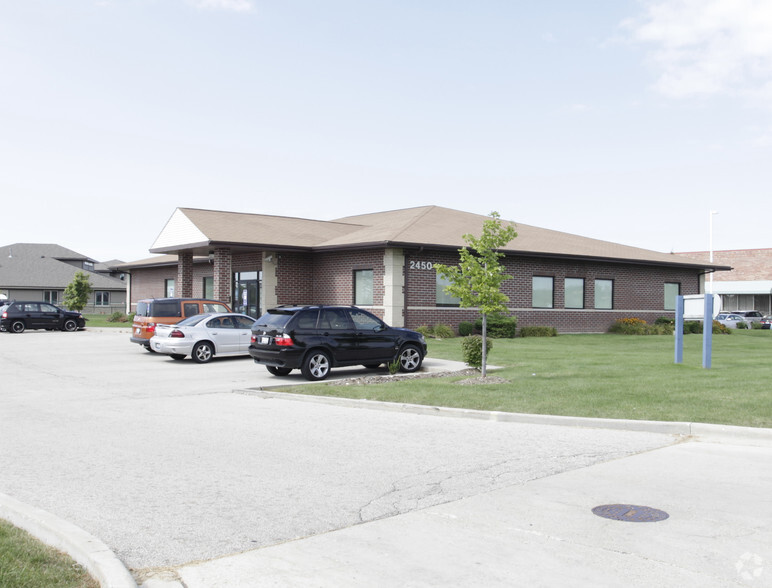 2450 Lake Shore Dr, Woodstock, IL for sale - Building Photo - Image 1 of 1