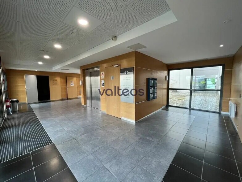 Office in Blagnac to rent - Lobby - Image 2 of 12