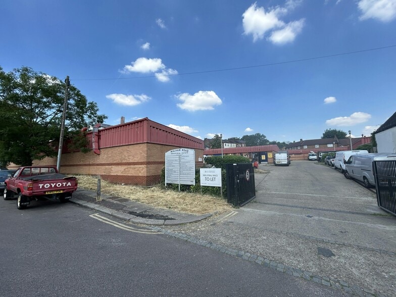 21 Malham Rd, London to rent - Building Photo - Image 2 of 12