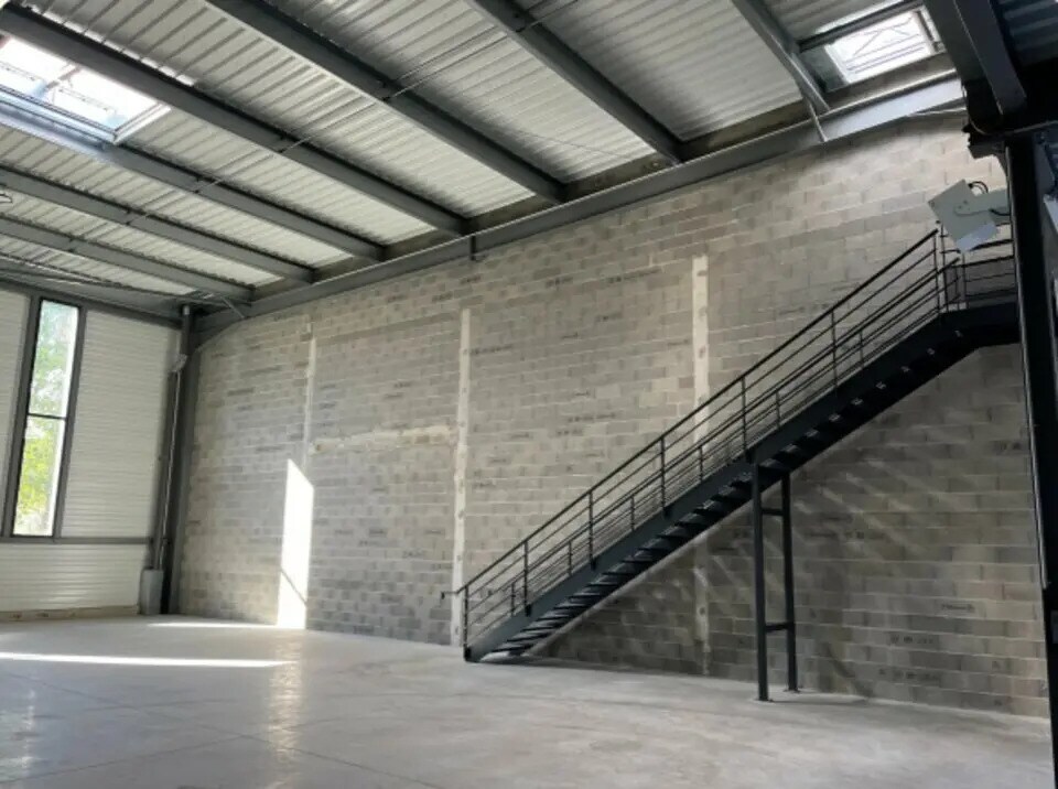 25 Rue Des Usines, Fenouillet to rent Building Photo- Image 1 of 6