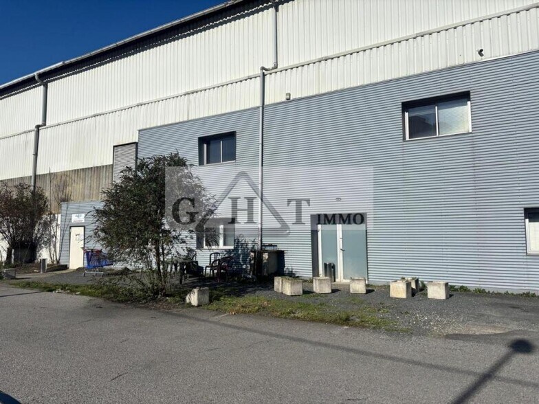 Industrial in Gennevilliers to rent - Building Photo - Image 1 of 21