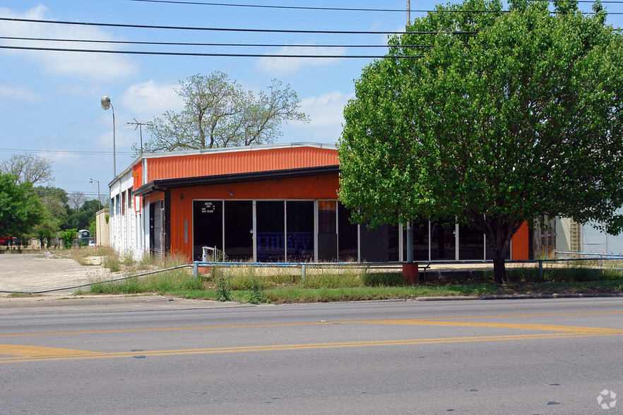 2423 Broadway St, San Antonio, TX for rent - Building Photo - Image 3 of 5