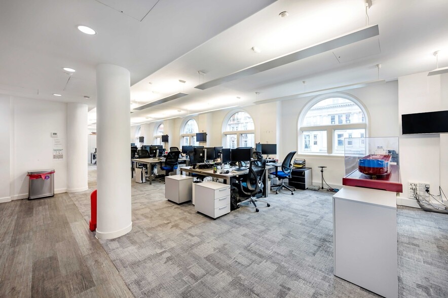 52-55 Piccadilly, London to rent - Building Photo - Image 3 of 7