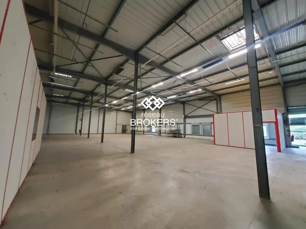 Location Entrepôt 1 071 m² - Photo 1