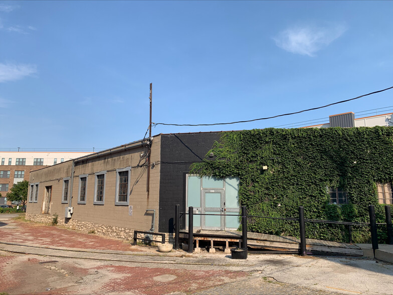 200 Wyandotte St, Kansas City, MO for rent - Building Photo - Image 1 of 14