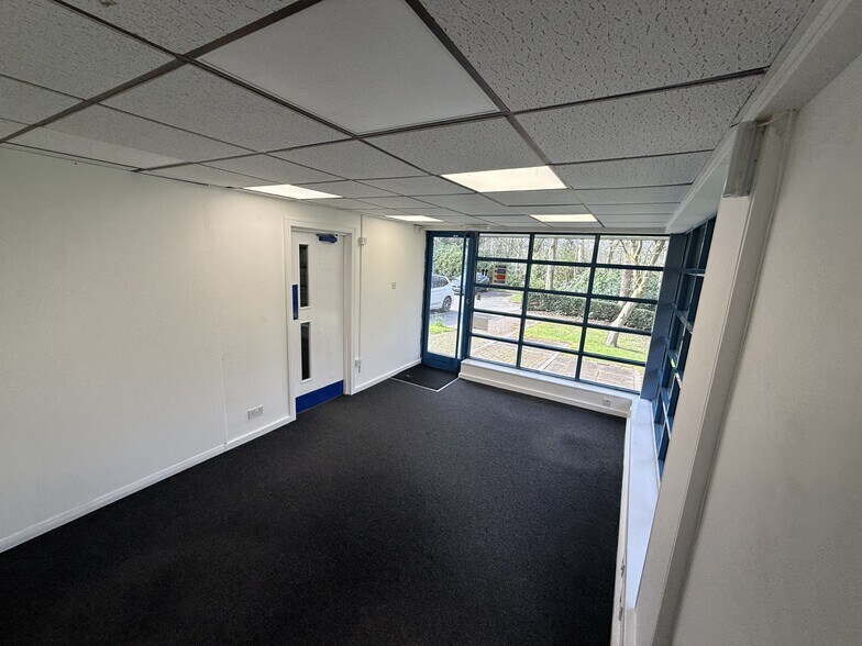 Beeston Ct, Runcorn to rent - Building Photo - Image 3 of 8