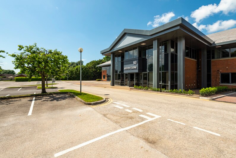2 Kelvin Close, Warrington to rent Building Photo- Image 1 of 10