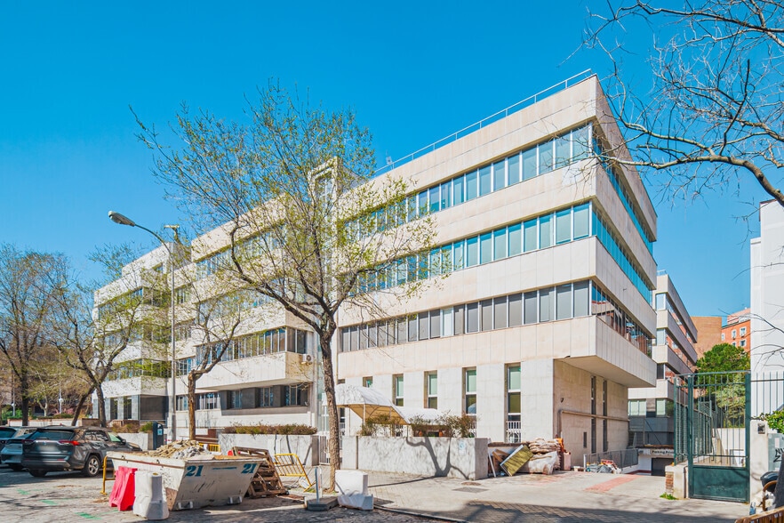 Office in Madrid, Madrid for sale - Building Photo - Image 3 of 3