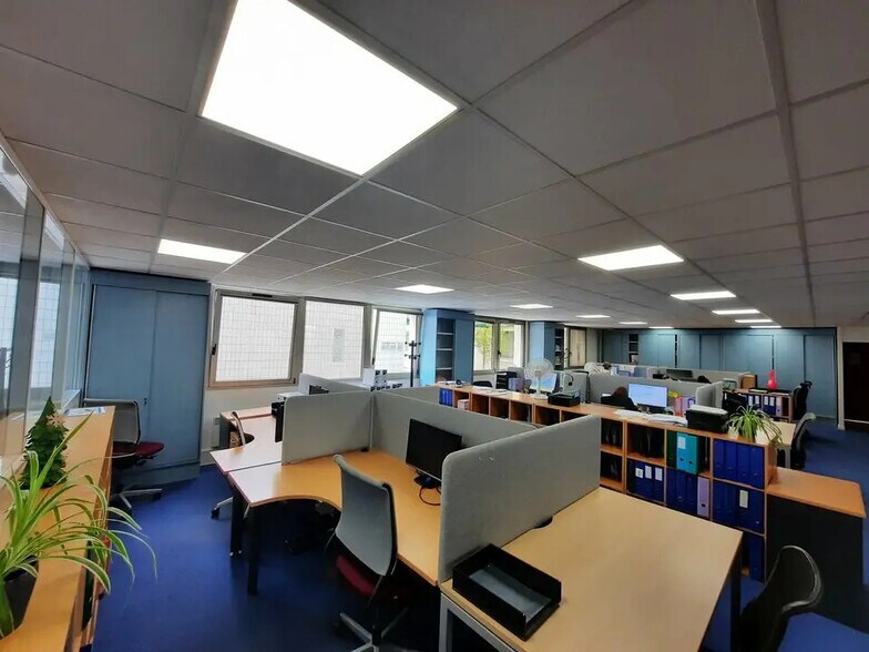 Office in Rouen to rent - Building Photo - Image 3 of 15