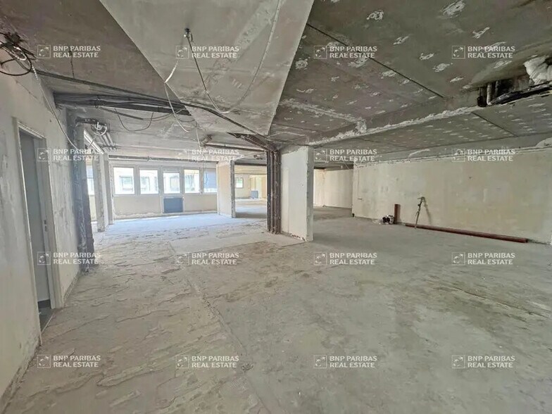 Build-to-Rent in Paris for sale - Building Photo - Image 3 of 8