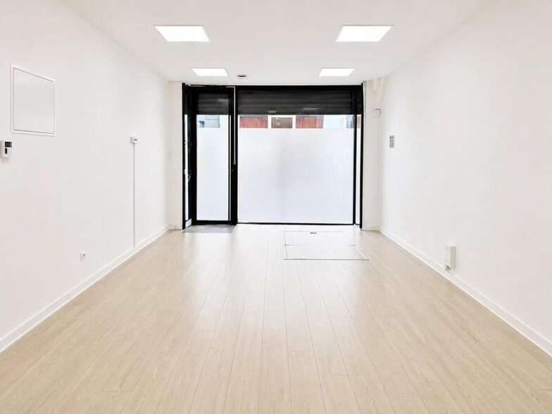 Retail in Paris for sale - Interior Photo - Image 2 of 4