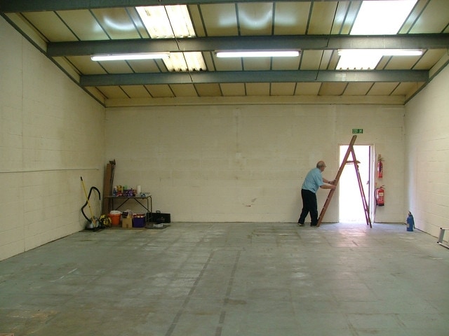 Leatherhead Rd, Chessington to rent Building Photo- Image 1 of 3