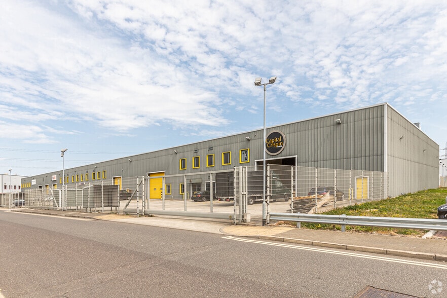 Armada Way, London to rent - Building Photo - Image 2 of 4