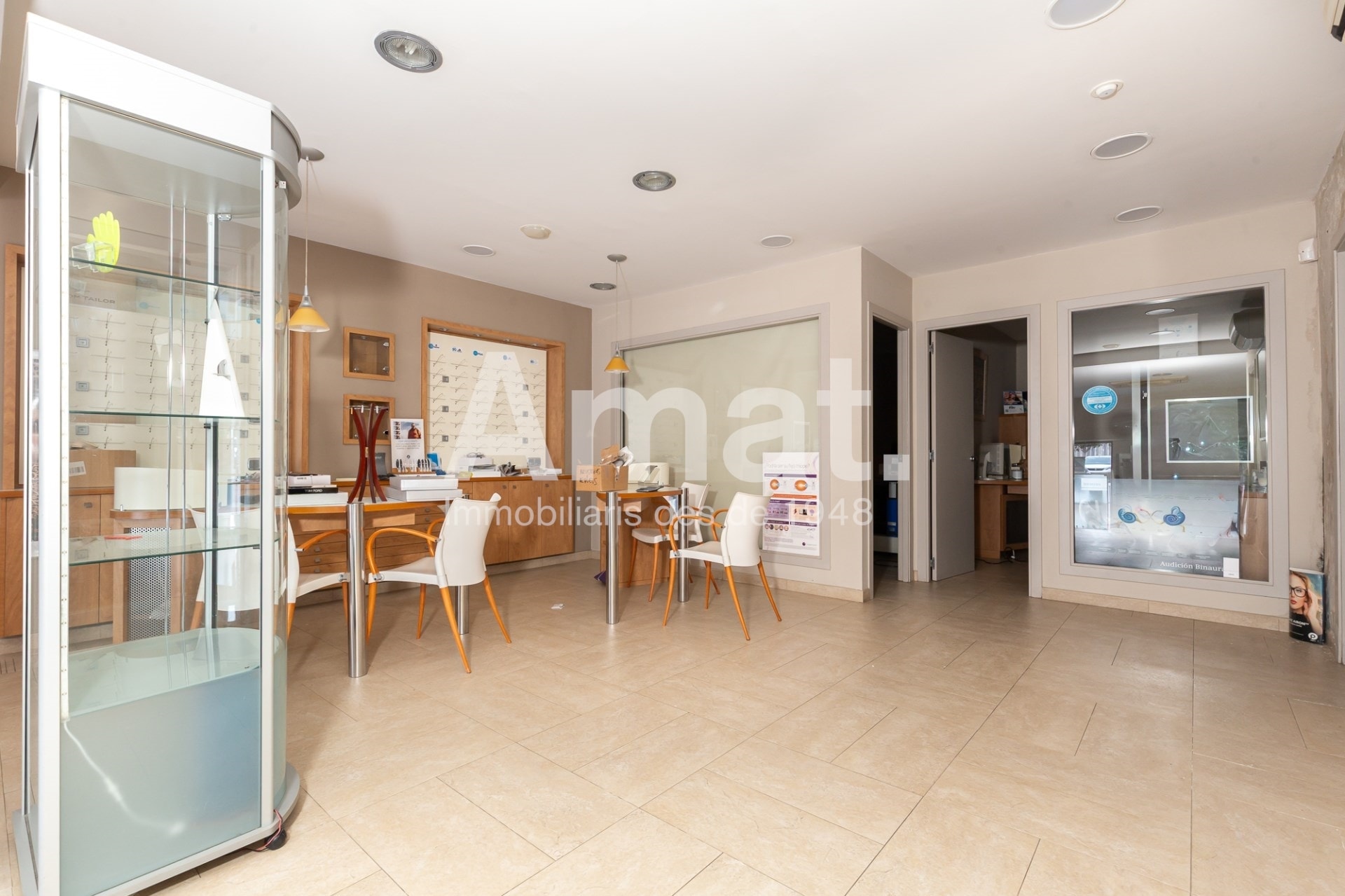 Retail in Sant Just Desvern, Barcelona to rent Interior Photo- Image 1 of 16