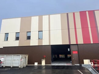 More details for 17 Avenue Des Louvresses, Gennevilliers - Mixed-use to Rent