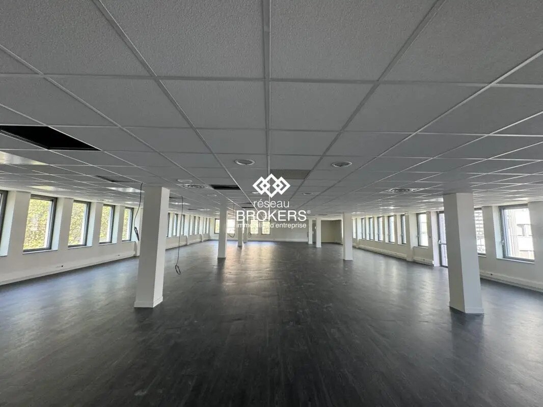 Office in Clichy to rent Interior Photo- Image 1 of 5