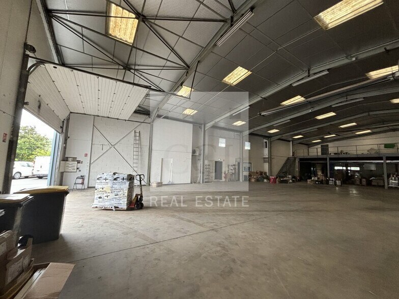 9 Chemin Du Pontet, Civrieux-d'Azergues for sale - Interior Photo - Image 3 of 12