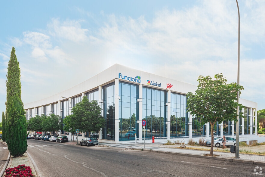 Office in Majadahonda, Madrid to rent - Building Photo - Image 2 of 2