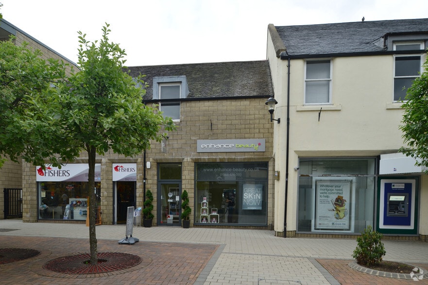 John St, Penicuik to rent - Building Photo - Image 2 of 14