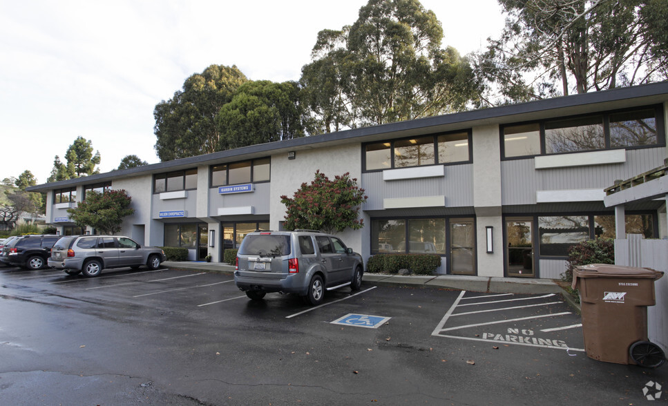 701 Southampton Rd, Benicia, CA for rent - Building Photo - Image 3 of 4