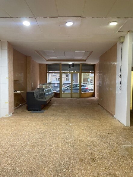 Calle Manuel Lorenzo Pardo, 4, Zaragoza, Zaragoza for sale - Interior Photo - Image 2 of 19