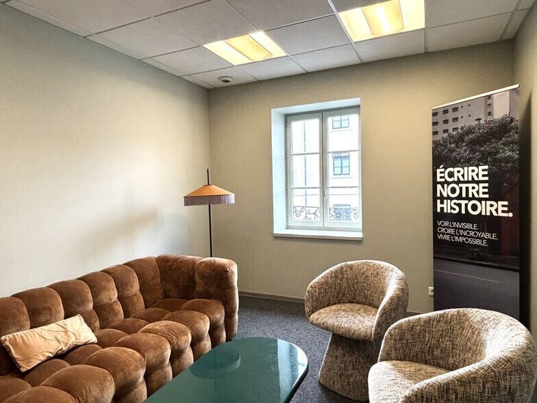 Office in Tassin-la-Demi-Lune to rent - Interior Photo - Image 2 of 7