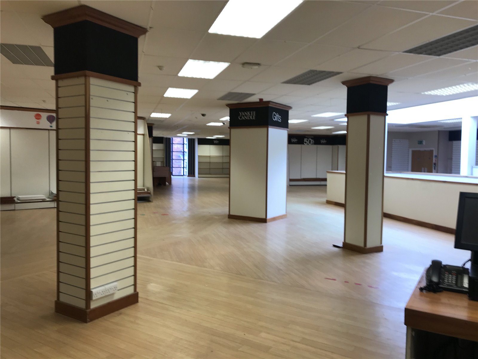 7 Market Pl, Spalding to rent Interior Photo- Image 1 of 3