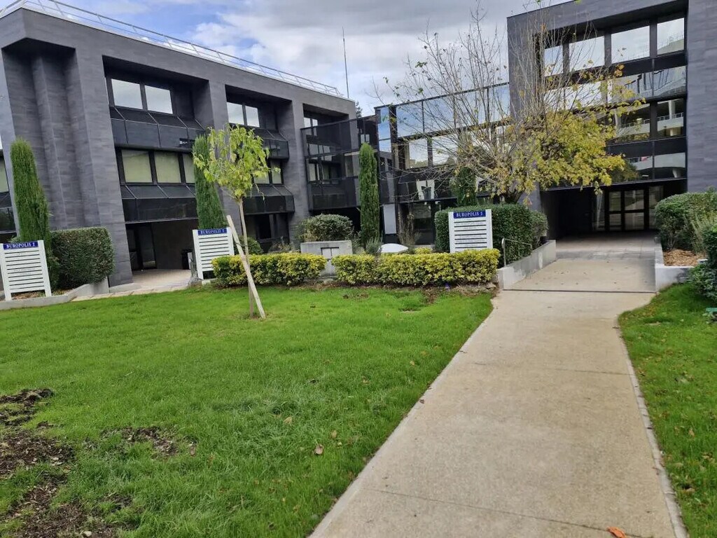 Location Bureaux 435 m² - Photo 1