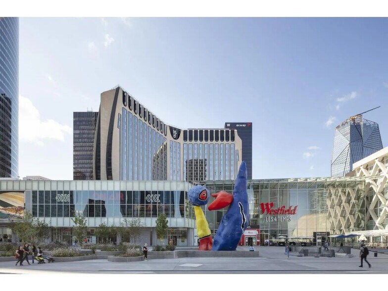 1 Avenue Du Général De Gaulle, Puteaux to rent - Building Photo - Image 2 of 21