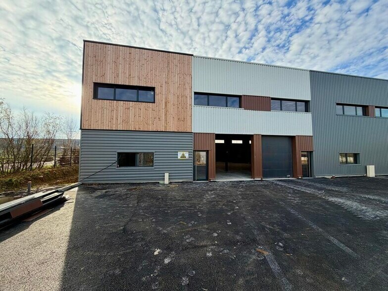 Light Industrial in Viarmes to rent - Building Photo - Image 3 of 9