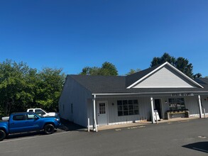 968 Killingworth Rd, Haddam, CT for rent Building Photo- Image 1 of 10