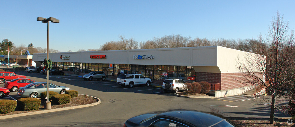 596 Westport Ave, Norwalk, CT for rent - Building Photo - Image 1 of 4