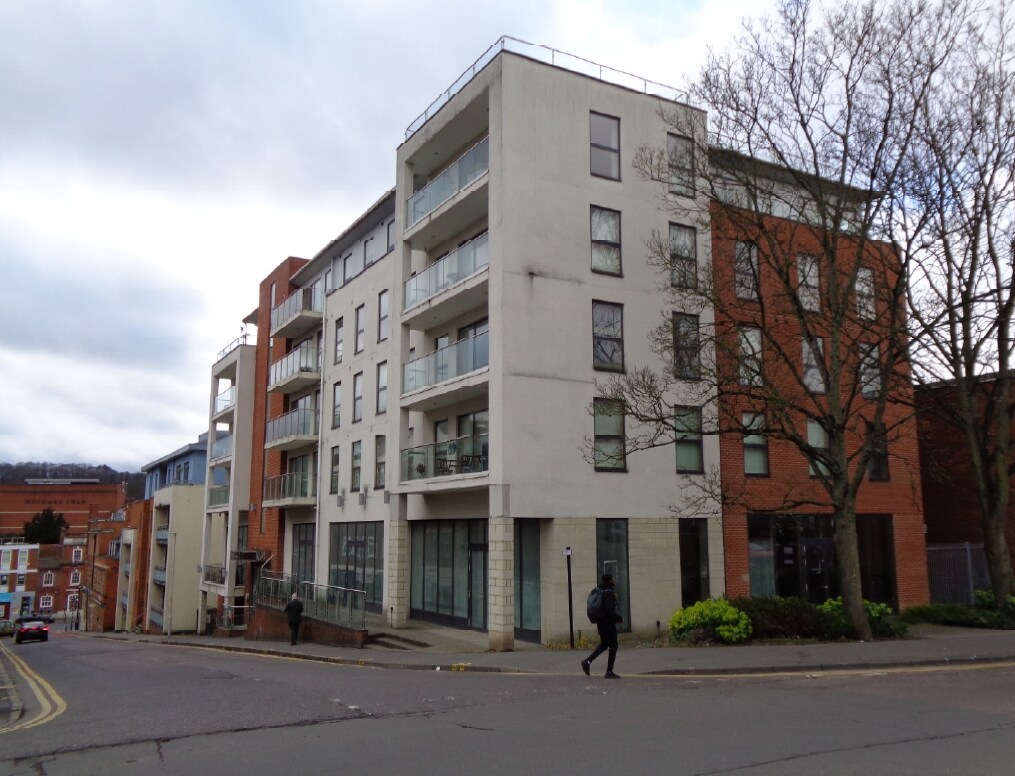 Corporation St, High Wycombe to rent Building Photo- Image 1 of 2