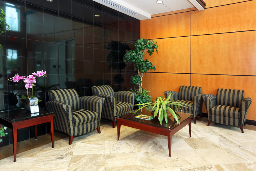 12450 Roosevelt Blvd, Saint Petersburg, FL for rent - Lobby - Image 3 of 14