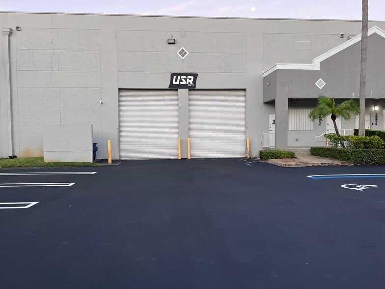 10850-10862 NW 27th St, Miami, FL for sale - Primary Photo - Image 1 of 1