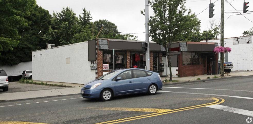 1711 New York Ave, Huntington Station, NY for sale - Primary Photo - Image 1 of 1