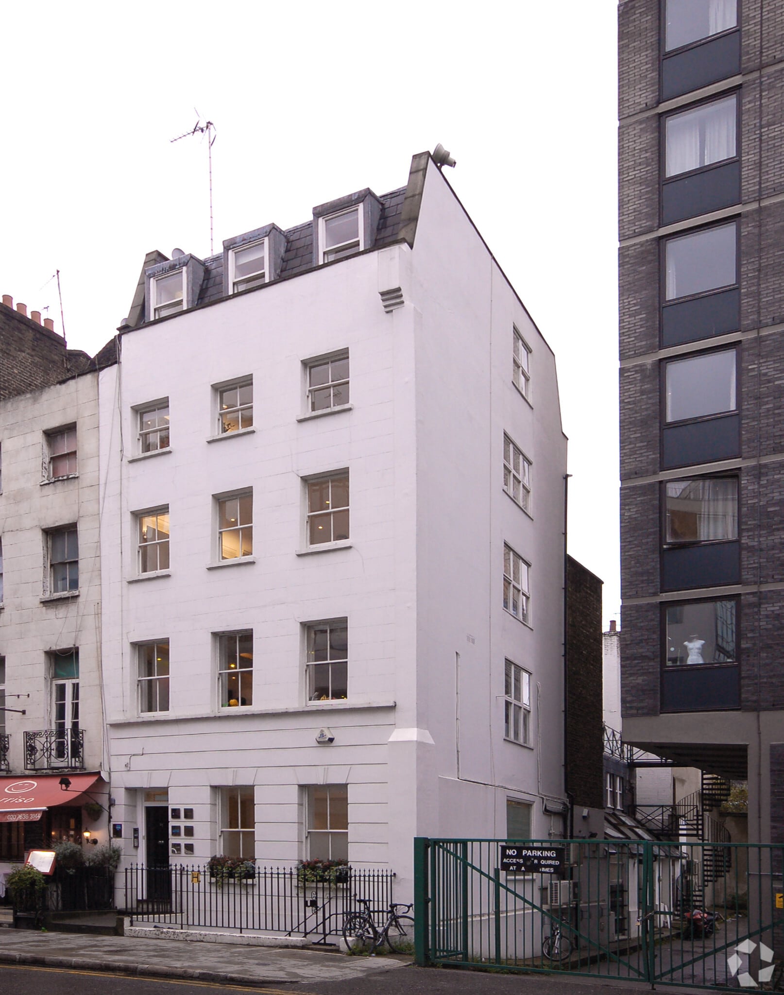 97 Charlotte St, London to rent Primary Photo- Image 1 of 5