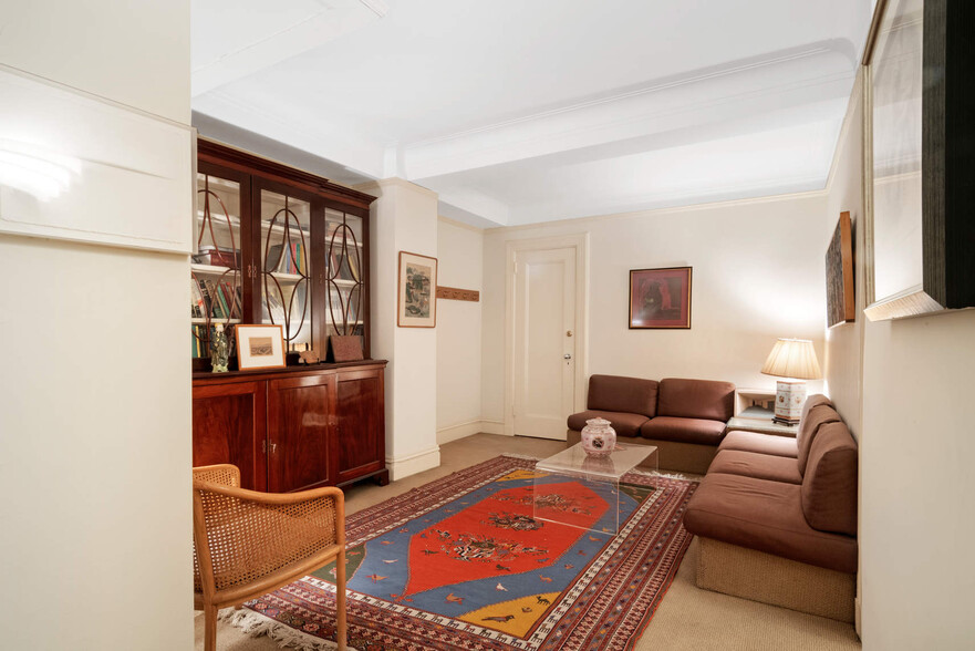 910 Park Ave, New York, NY for rent - Interior Photo - Image 2 of 7