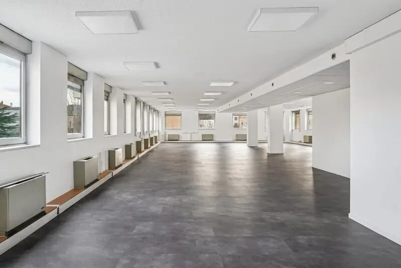 Office in Lyon to rent Interior Photo- Image 1 of 7