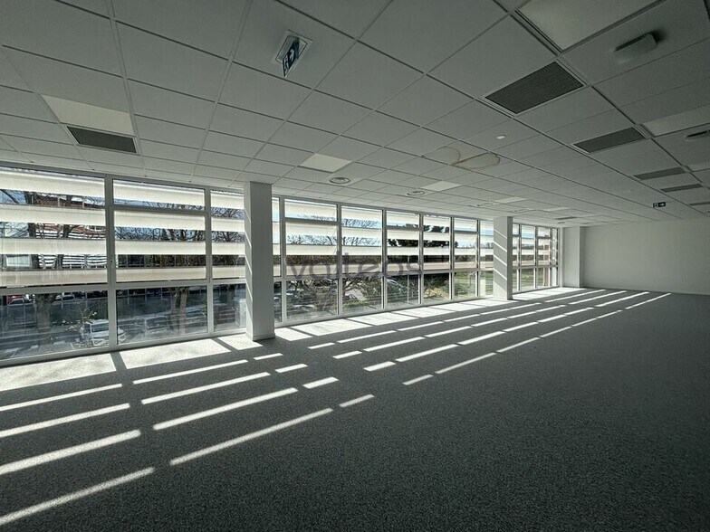 46 Rue Marco Polo, Labège to rent - Building Photo - Image 2 of 12