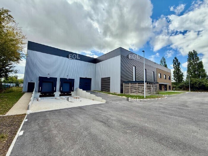 Industrial in Trappes for sale - Building Photo - Image 2 of 9