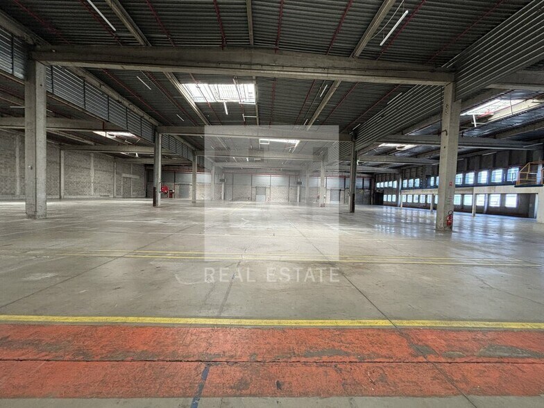 7 Rue André Sentuc, Vénissieux to rent - Building Photo - Image 3 of 12