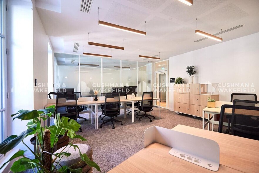Co-working Space in Paris to rent - Interior Photo - Image 1 of 9