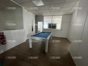 Light Industrial in Croissy-Beaubourg to rent Interior Photo- Image 1 of 5