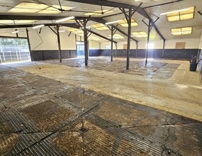 Woodhall Ln, Shenley to rent Interior Photo- Image 1 of 4