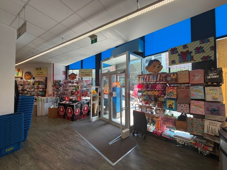 Retail in Santa Coloma de Gramenet, Barcelona to rent - Interior Photo - Image 1 of 4