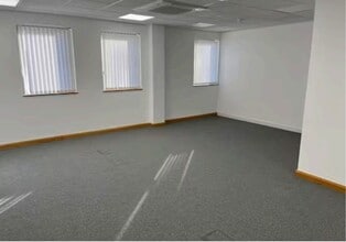 Smeaton Clos, Aylesbury to rent Interior Photo- Image 2 of 7